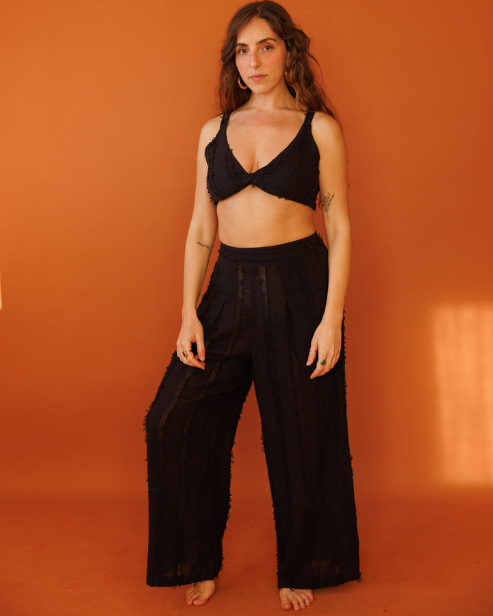 טופ קשר מלפנים, כותנת פרנזים שחורה