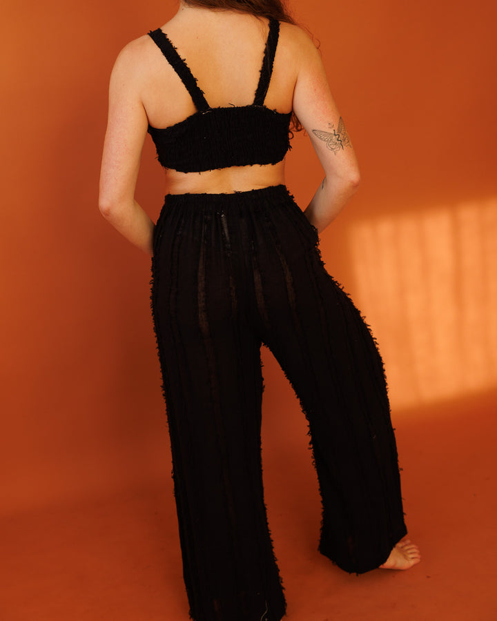 סט: טופ קשר מלפנים + מכנס ארוך, כותנת פרנזים שחורה