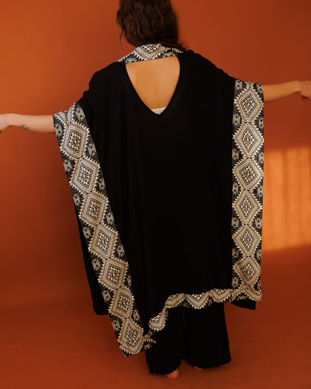 ג'קט פיקה, קימונו חורפי, שבטי בצבע שחור - בורדר שחור מנצנץ לאישה