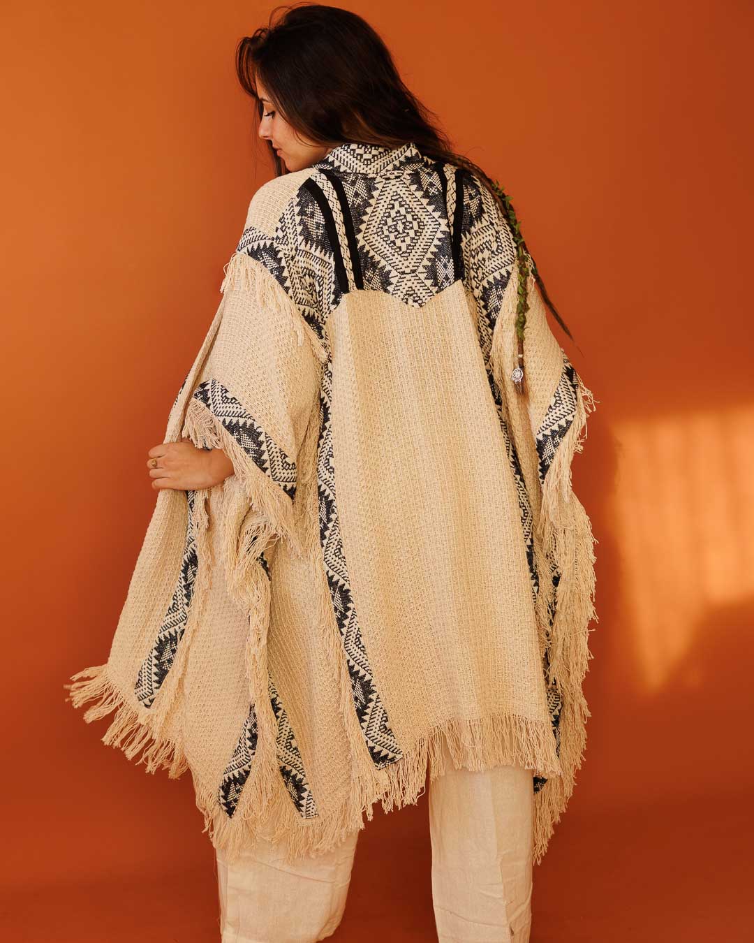 ז'קט פיקה, קימונו חורפי, שבטי בצבע נטורל לאישה- בורדר שחור מנצנץ