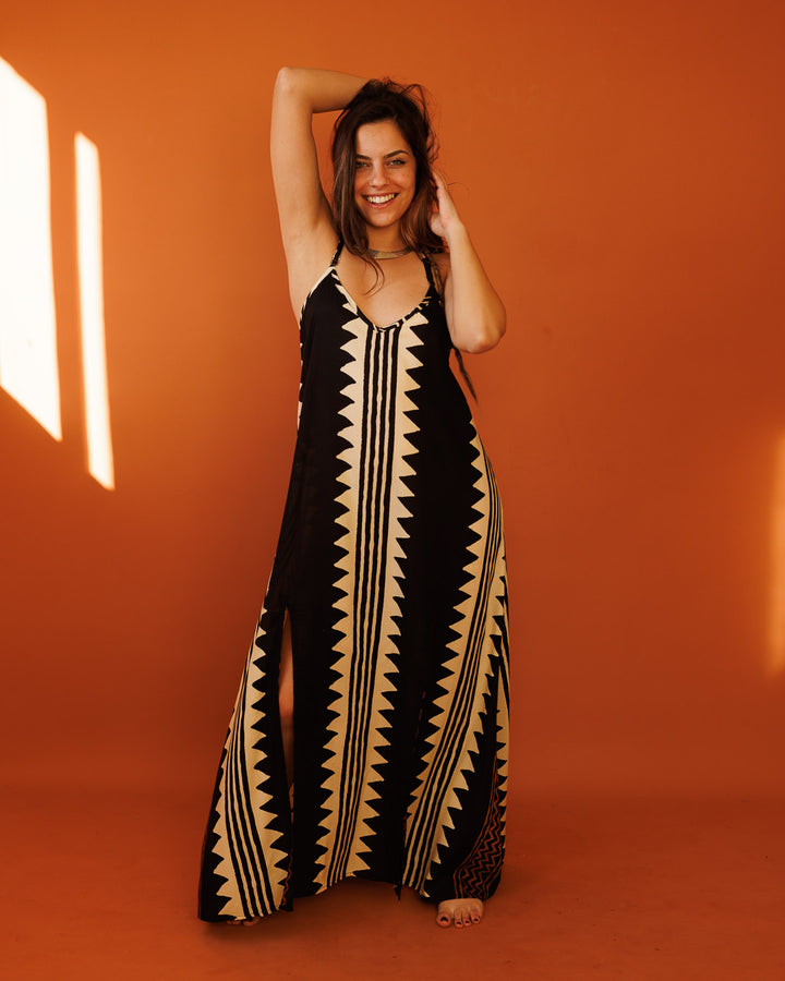 שמלה מקסי ויסקוז שחורה, שסעים, בהדפס פסים שבטי