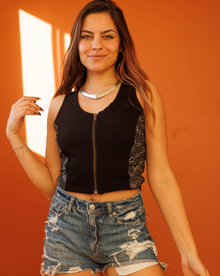 טופ כותנת לייקרה שחור עם רוכסן, גב קשירת מחוך, הדפס שיפיבו כסוף