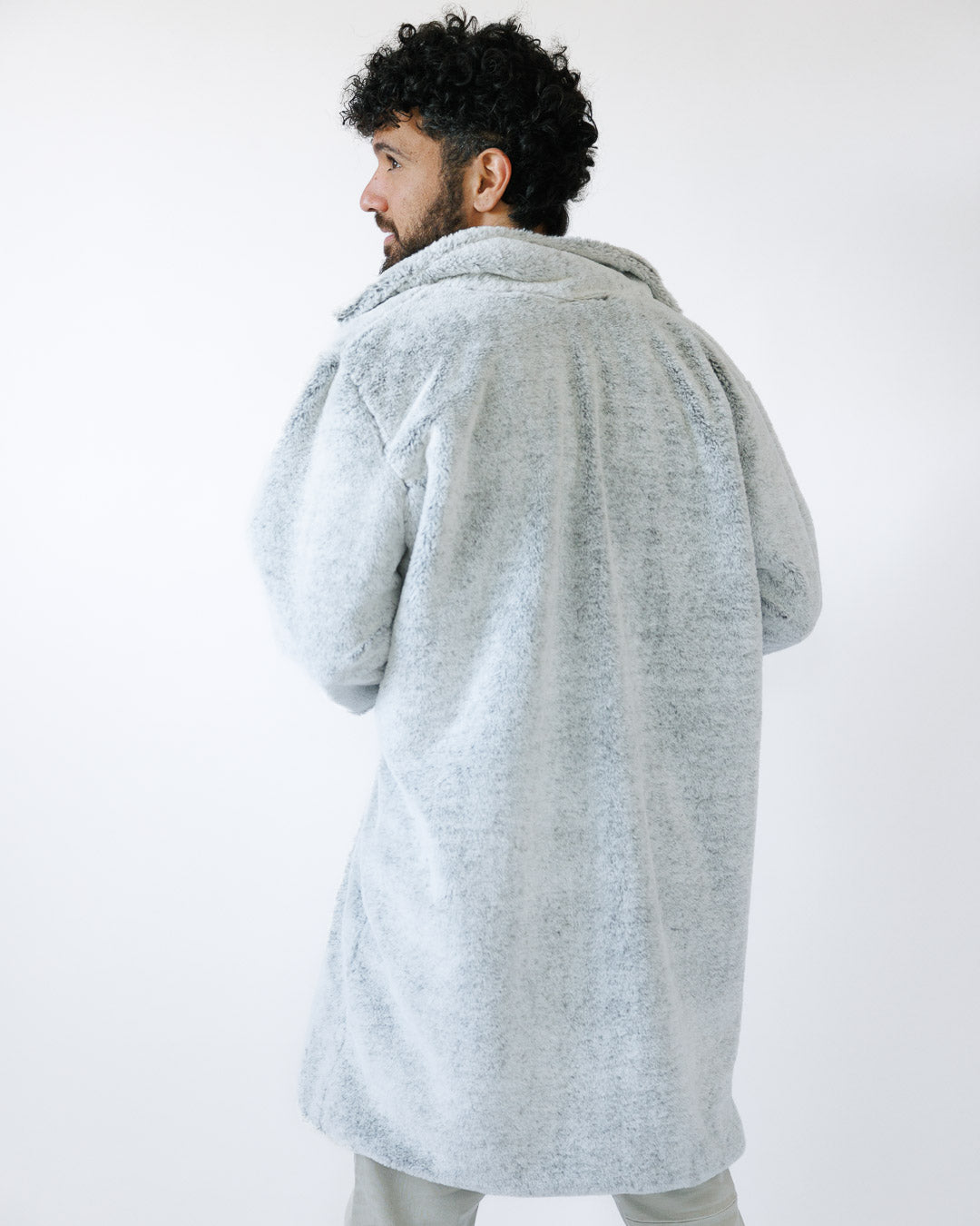 מעיל פרווה אפור לבן יוקרתי לגבר