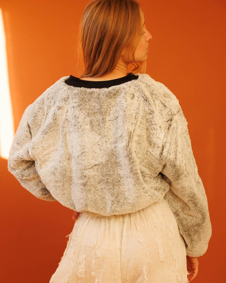 מעיל פרווה אפור קצר יוקרתי לאישה