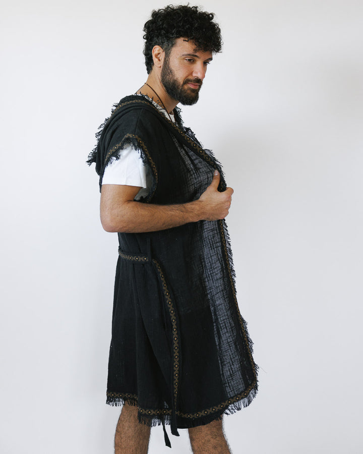 קימונו כותנה דקה קצר, מידי שחור, עם קפוצון ועיטור גיאומטרי בשוליים לגבר