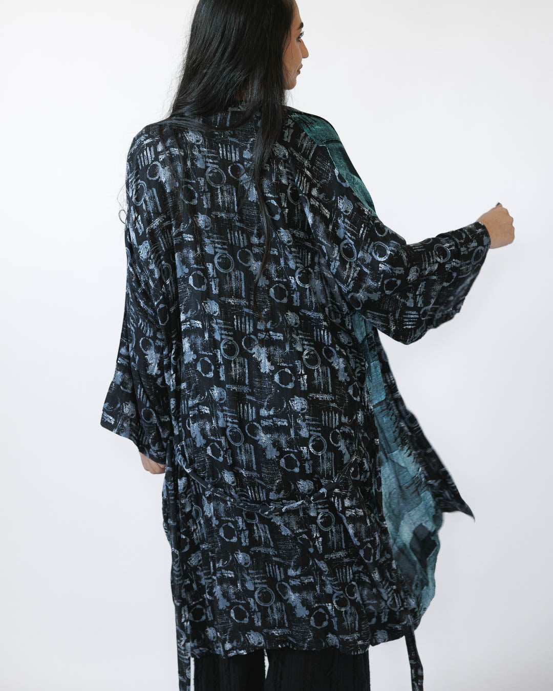 קימונו מקסי ויסקוז סופר רך בהדפס כחול גלקטי לאישה