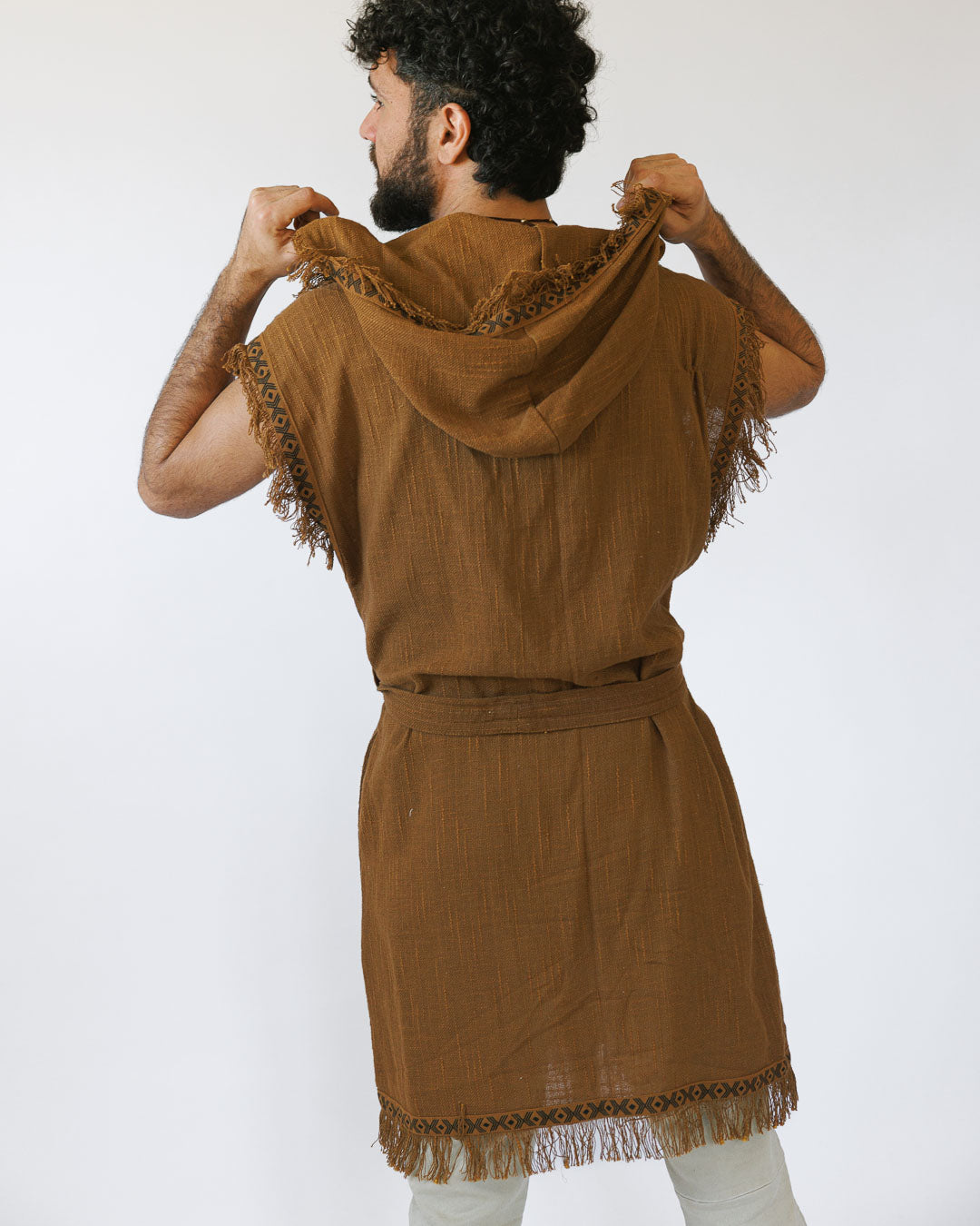 קימונו כותנה דקה קצר, מידי חום, עם קפוצון ועיטור גיאומטרי בשוליים לגבר