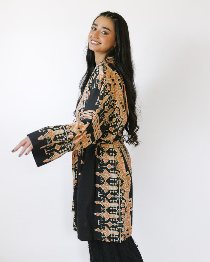 קימונו ויסקוז מידי, שרוול ארוך בהדפס שחור גאומטרי לאישה