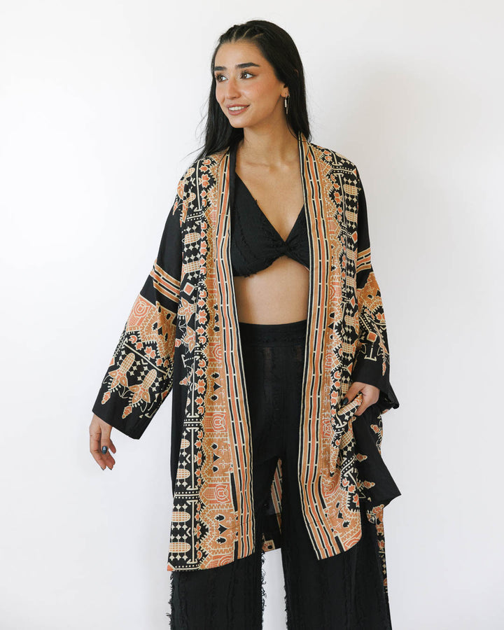 קימונו ויסקוז מידי, שרוול ארוך בהדפס שחור גאומטרי לאישה