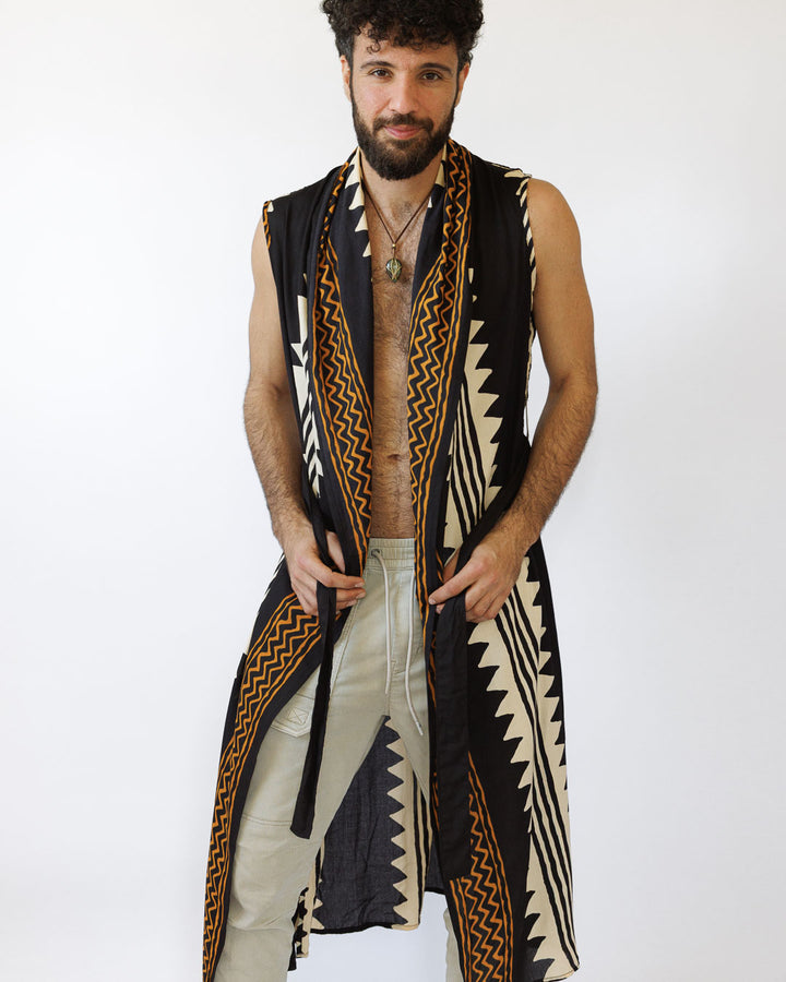 וסט ויסקוז שחור ארוך, בהדפס פסים זיגזג גאומטרי לבן-חום לגבר