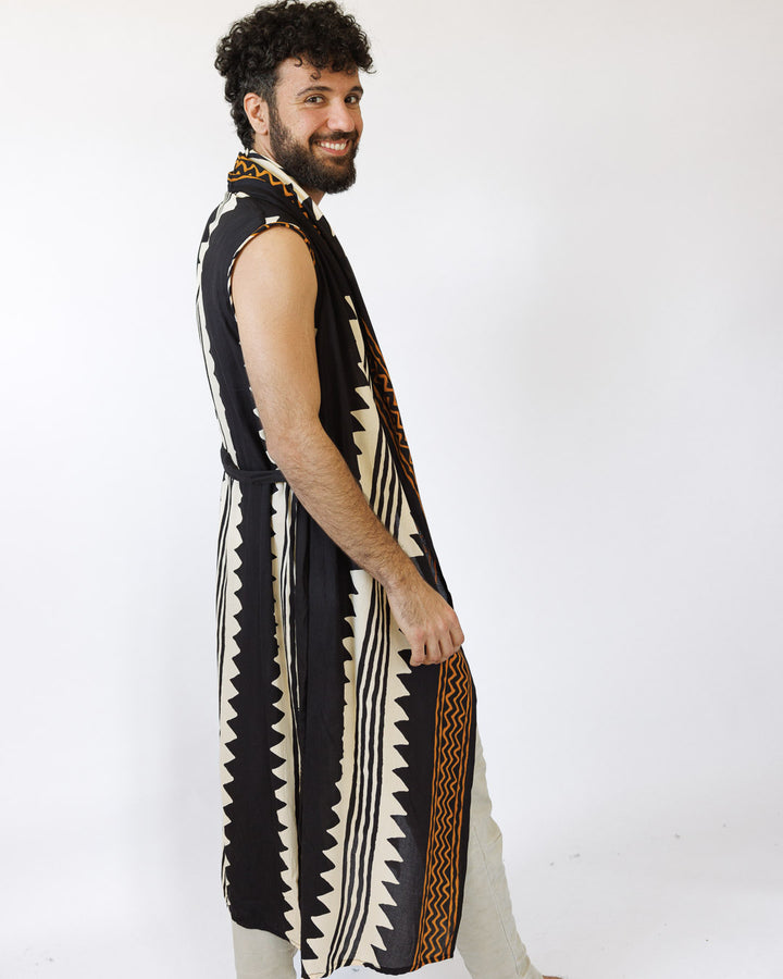 וסט ויסקוז שחור ארוך, בהדפס פסים זיגזג גאומטרי לבן-חום לגבר