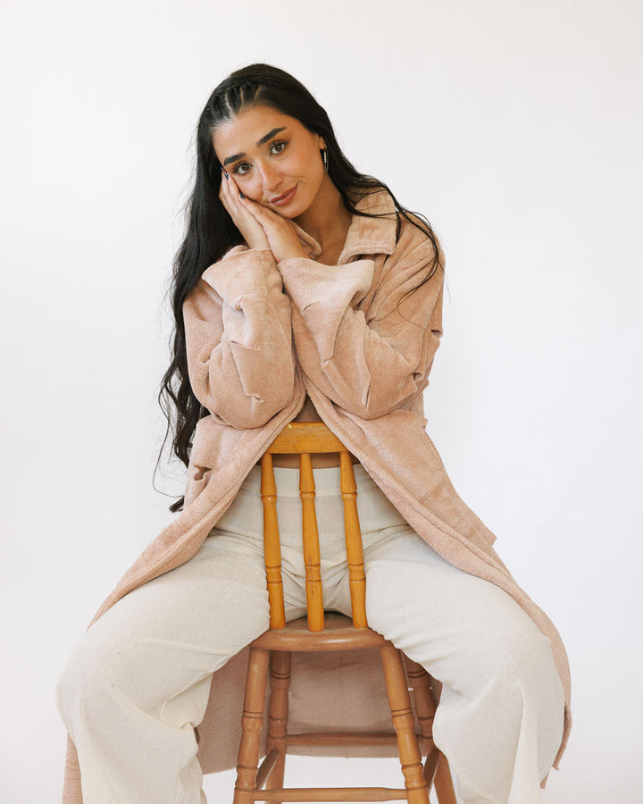 מעיל פרווה קרעים ניוד/ ורוד בהיר לאישה