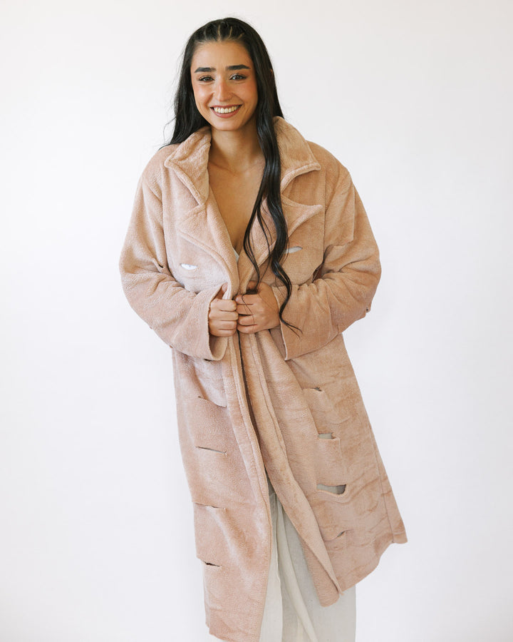 מעיל פרווה קרעים ניוד/ ורוד בהיר לאישה