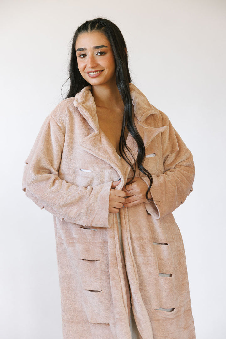 מעיל פרווה קרעים ניוד/ ורוד בהיר לאישה