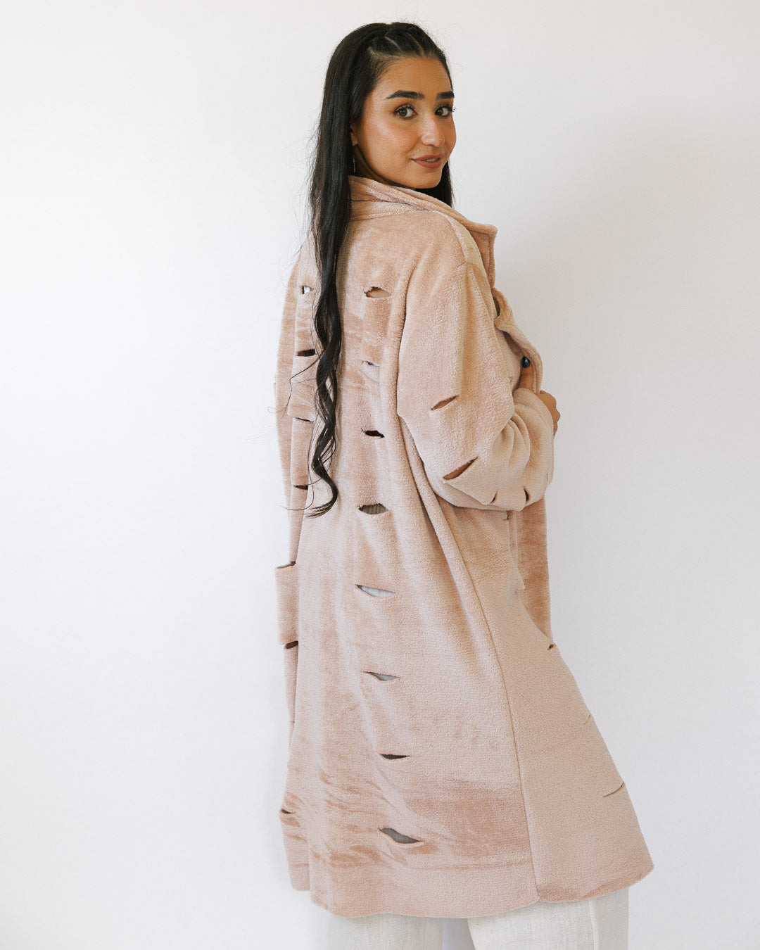 מעיל פרווה קרעים ניוד/ ורוד בהיר לאישה