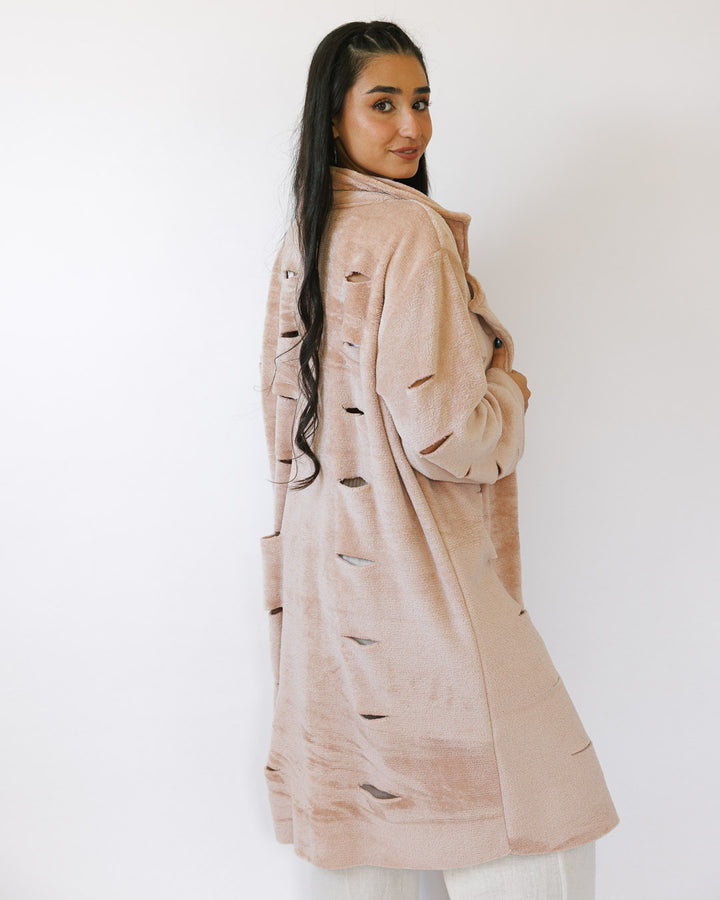 מעיל פרווה קרעים ניוד/ ורוד בהיר לאישה