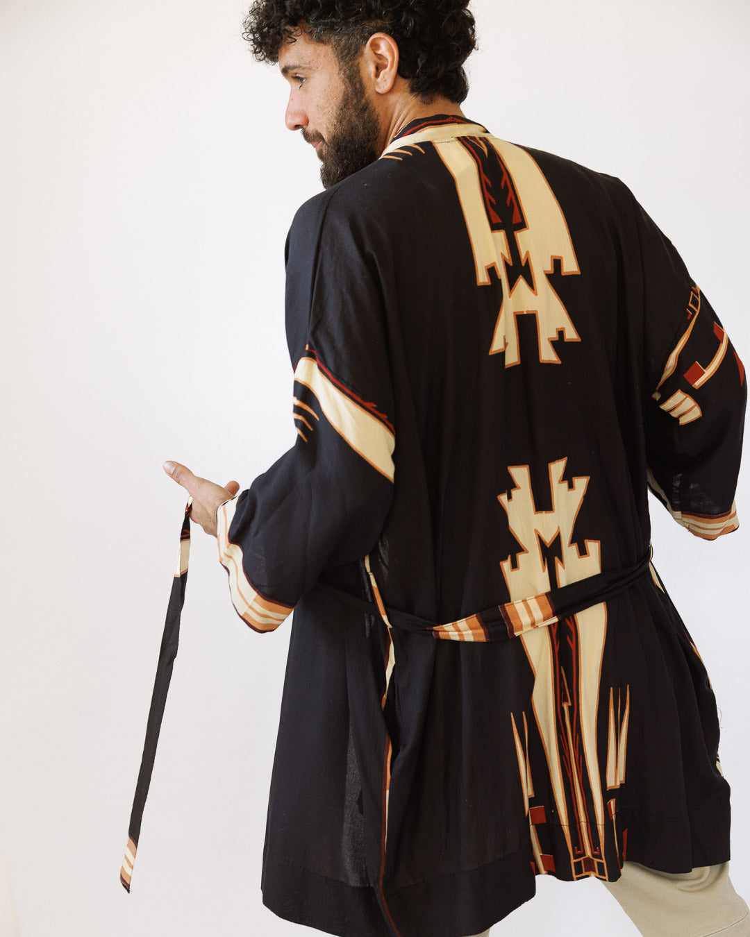 קימונו ויסקוז מידי, שרוול ארוך בהדפס שחור שבטי לגבר