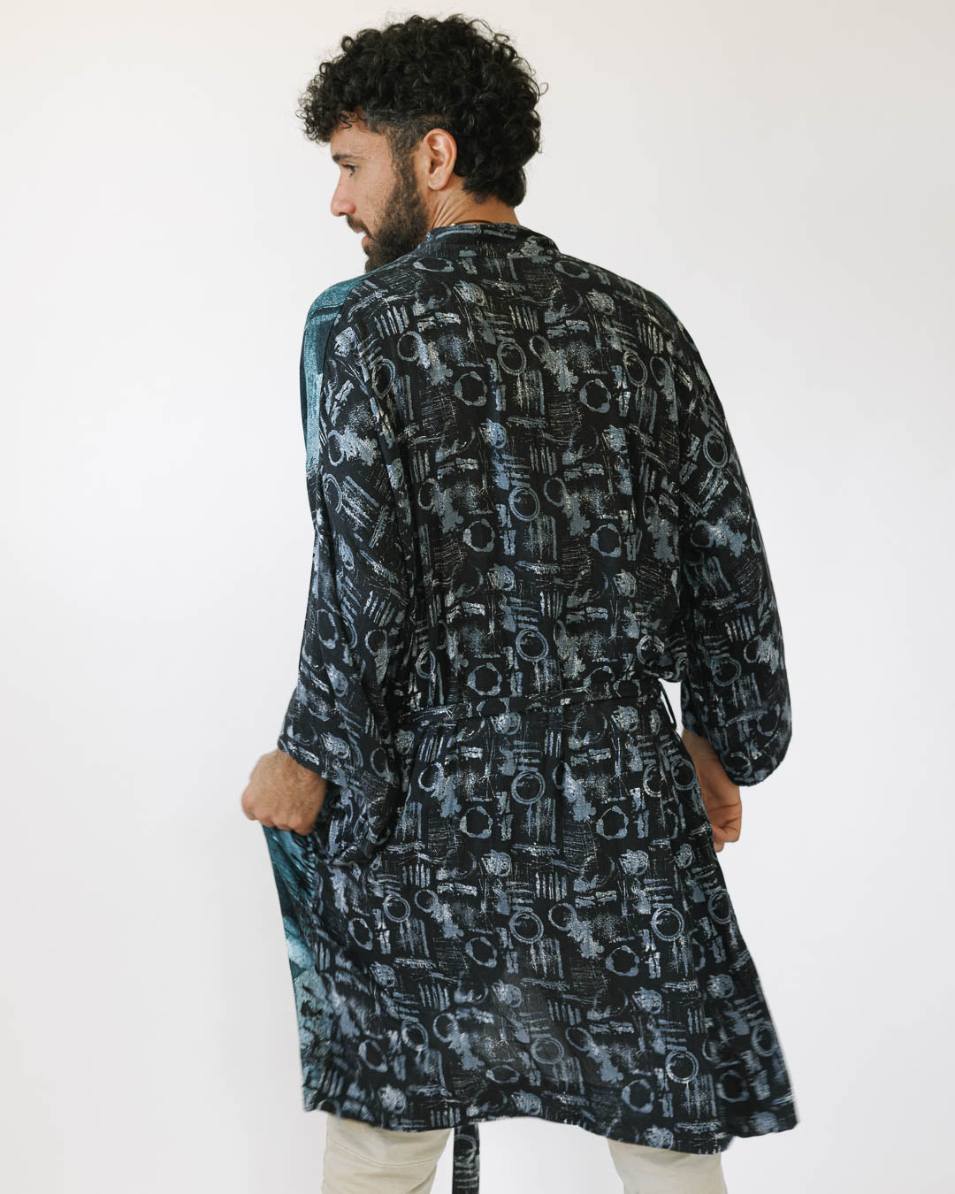 קימונו מקסי ויסקוז סופר רך בהדפס כחול גלקטי לגבר