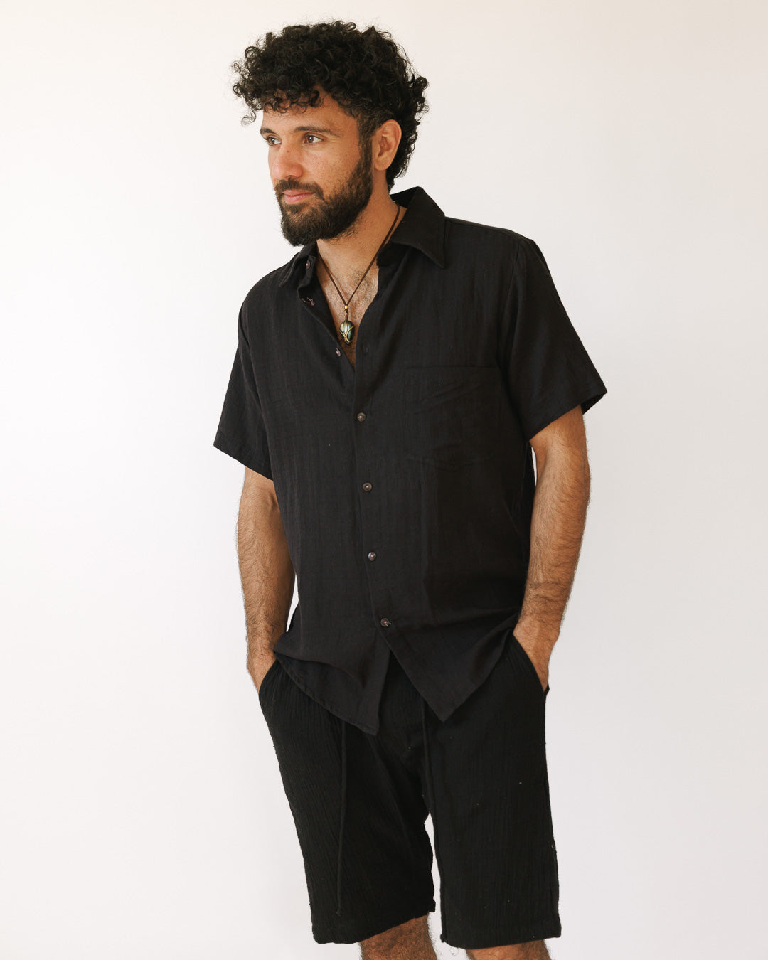 מכופתרת כותנה קצרה, מעוטרת משבצות עדינות שחורה לגבר