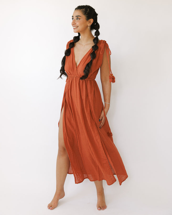 שמלת וי כיווצי כתפיים ושסעים כותנה אדומה/ לבנה/ שחורה/ בצבע חאקי