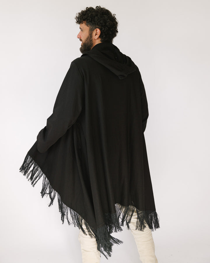 קימונו כותנת ויסקוז שחור עם קפוצון, פרנזים, וכפתור ל1 לסגירת צוואר לגבר