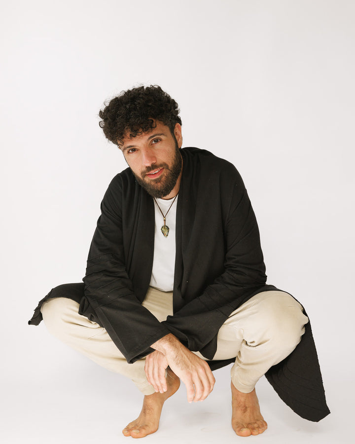 קימונו כותנה שחור עם צווארון שופע, עיטור פסים בקצוות, שרוול וגב לגבר