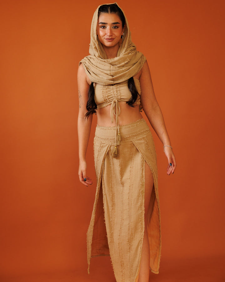 סט: טופ סוכריה סטרפלס, כותנת פרנזים חאקי + חצאית שסעים קדמיים, כותנת פרנזים חאקי