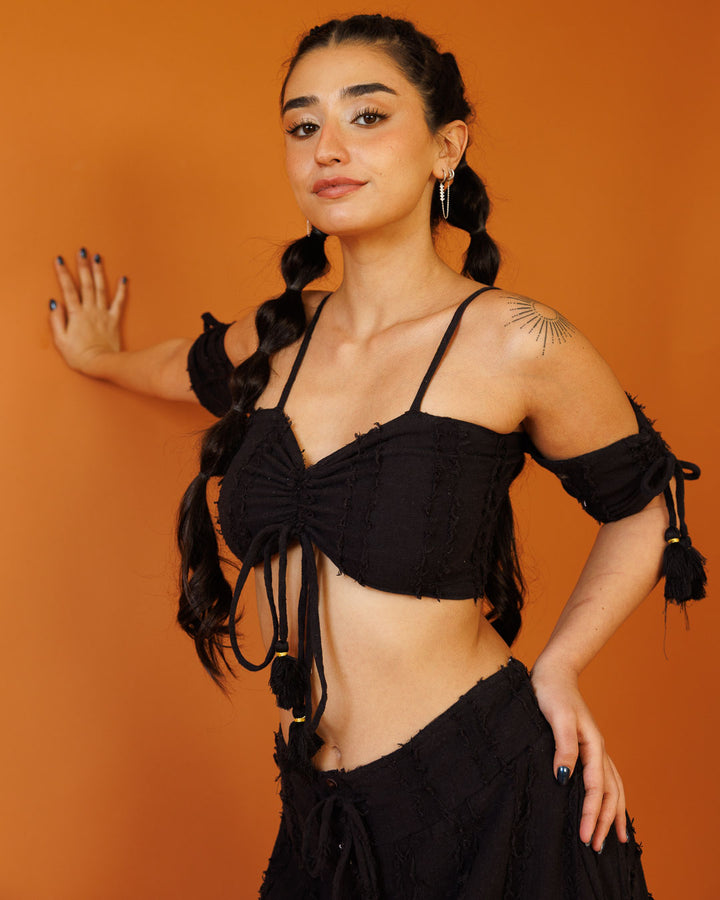 סט: טופ סוכריה עם שרוולים, כותנת פרנזים שחורה + חצאית קצרה מלפנים עם כפתורים, כותנת פרנזים שחורה