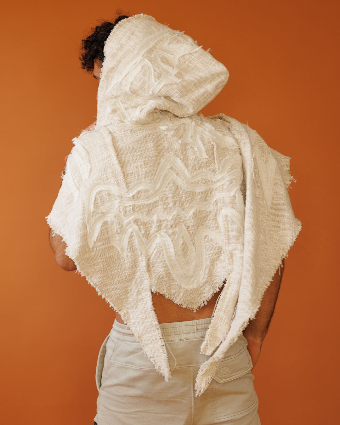 צעיף פיקה נטורל מחמם, 2 שכבות, עם קפוצון בעיטור פסטיבלי מיוחד לגבר