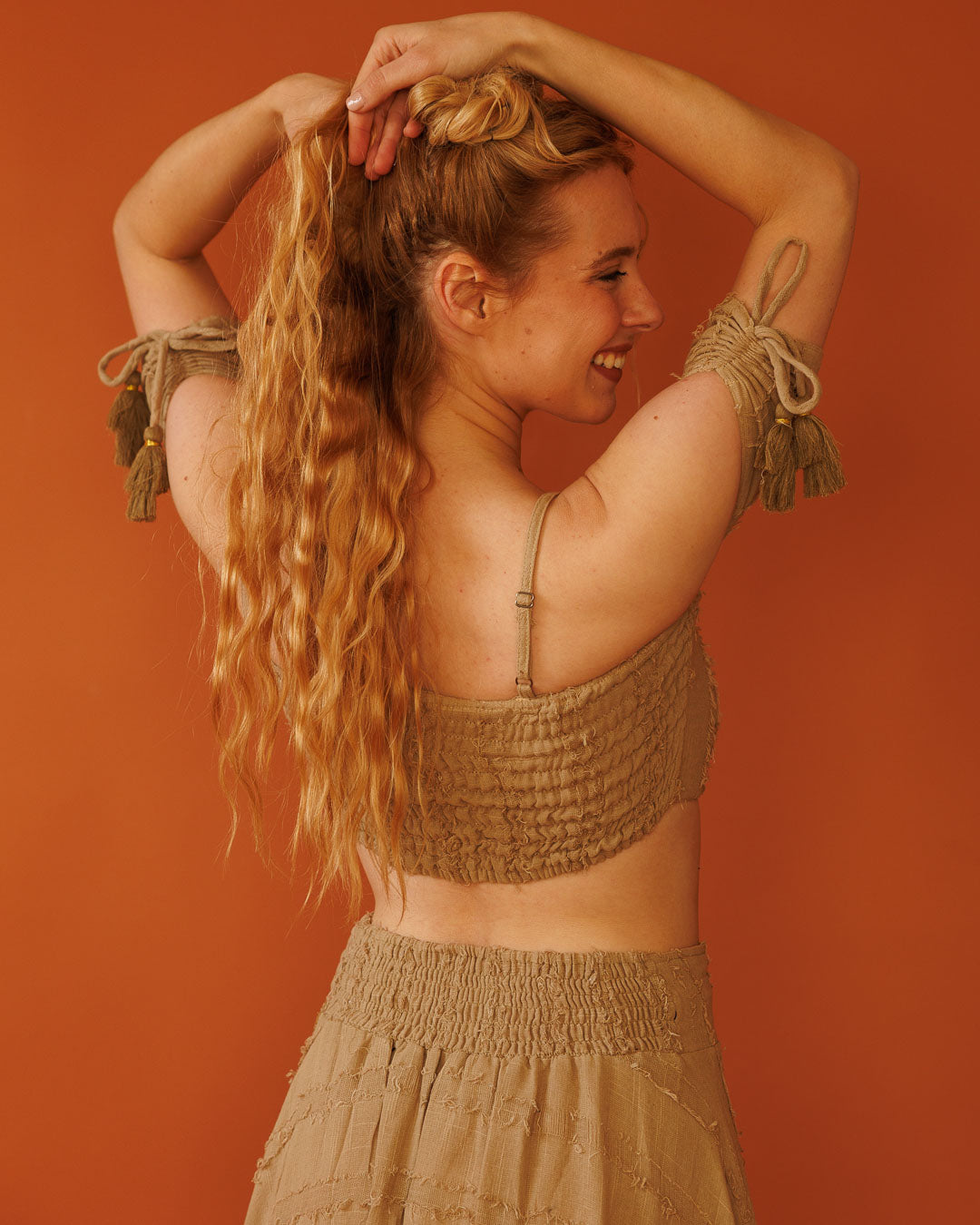 סט: טופ סוכריה עם שרוולים, כותנת פרנזים חאקי + חצאית קצרה מלפנים עם כפתורים, כותנת פרנזים חאקי