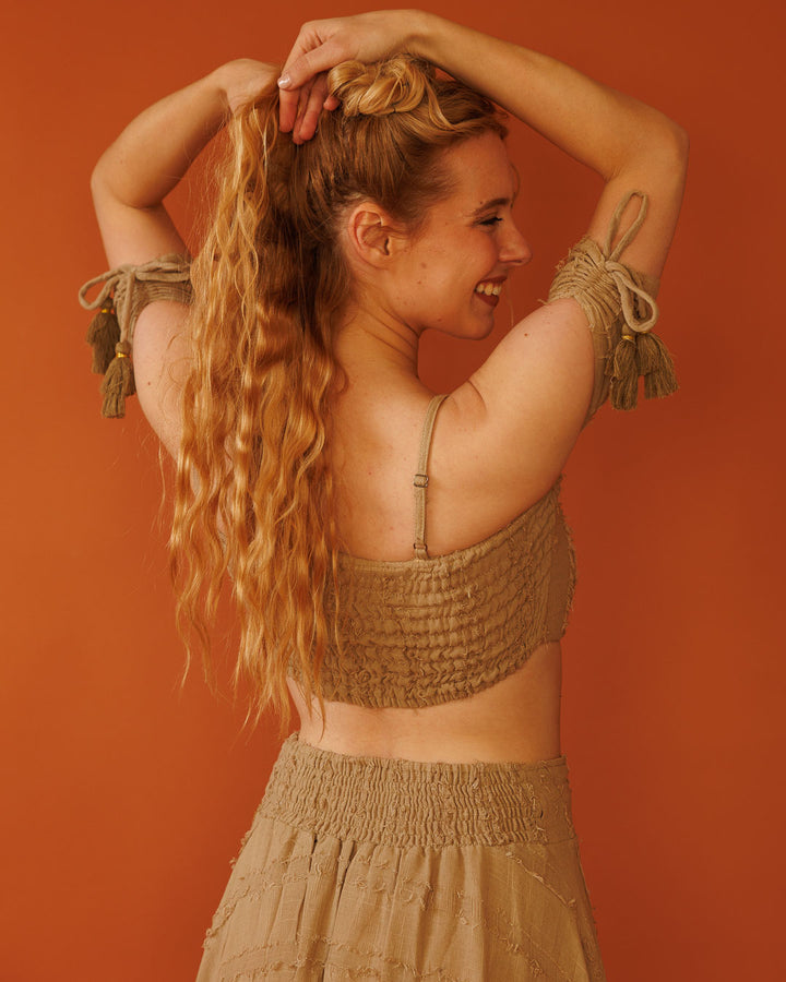 סט: טופ סוכריה עם שרוולים, כותנת פרנזים חאקי + חצאית קצרה מלפנים עם כפתורים, כותנת פרנזים חאקי