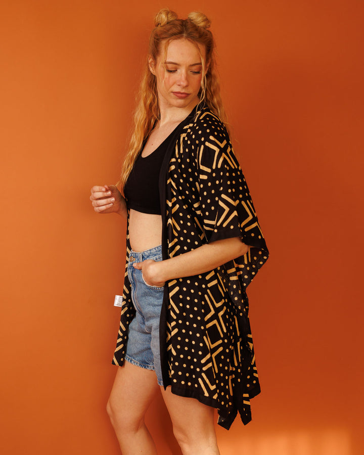 קימונו ויסקוז קצר, שרוול ארוך בהדפס שחור נקודות גאומטרית לאישה