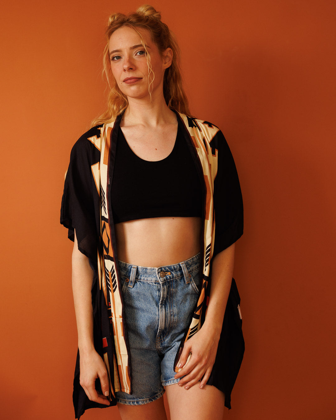 קימונו ויסקוז קצר, שרוול ארוך בהדפס שחור נקודות גאומטרית לאישה