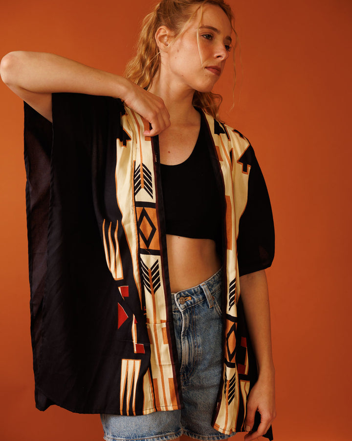 קימונו ויסקוז קצר, שרוול ארוך בהדפס שחור נקודות גאומטרית לאישה