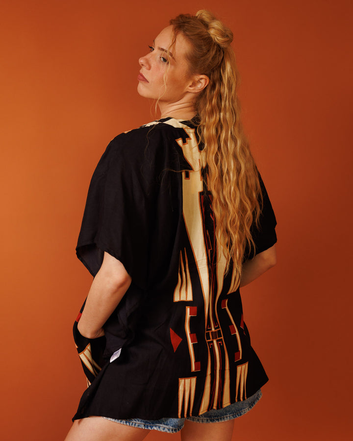 קימונו ויסקוז קצר, שרוול ארוך בהדפס שחור נקודות גאומטרית לאישה