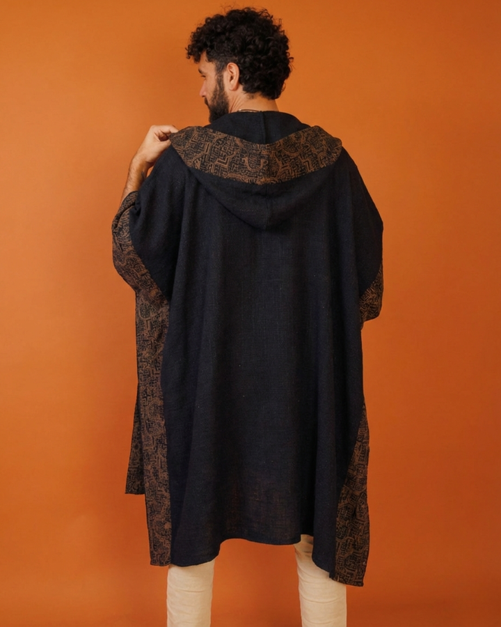 קימונו שחור שבטי עבה עם קפוצון ועיטור שיפיבו בשוליים לגבר