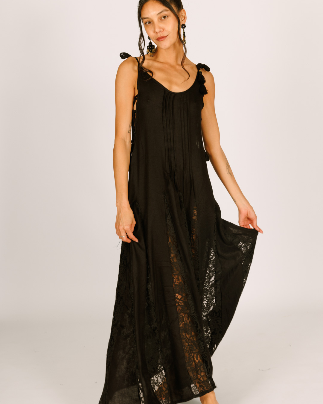 שמלה מקסי שחורה חצי רשת פרחונית