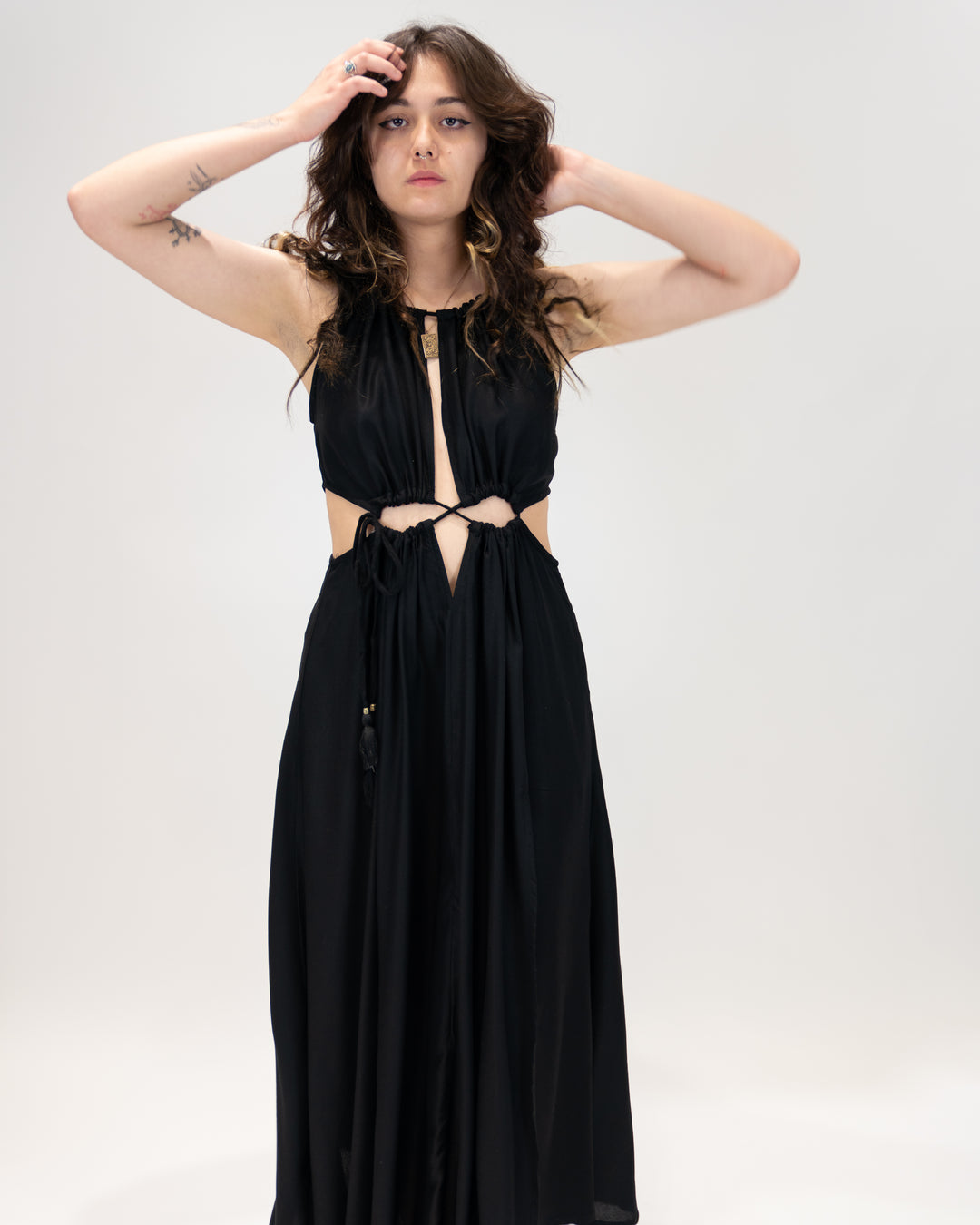 שמלת מקסי חורים שחורה