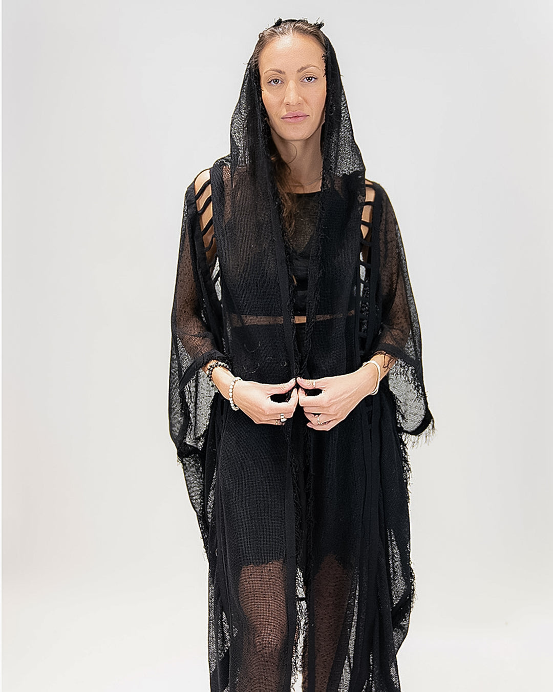 קימונו רשת שחור עם כובע לאישה