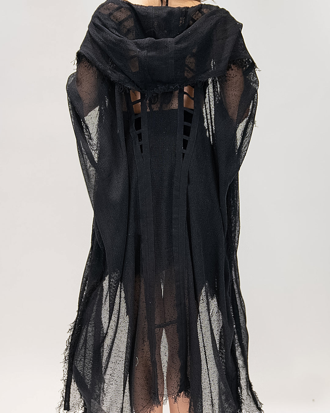 קימונו רשת שחור עם כובע לאישה