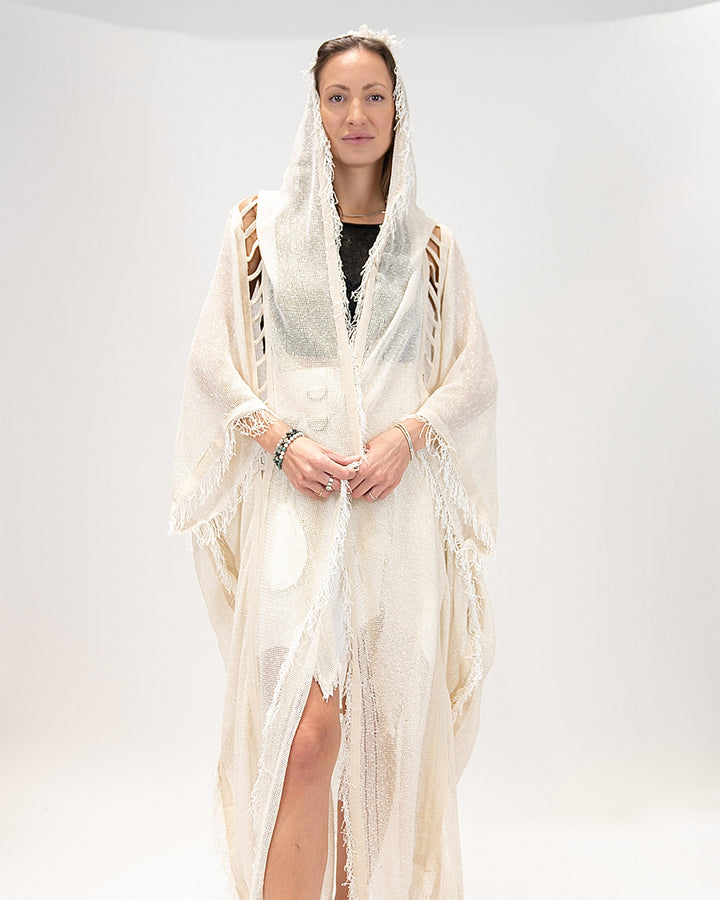 קימונו רשת לבן עם כובע לאישה